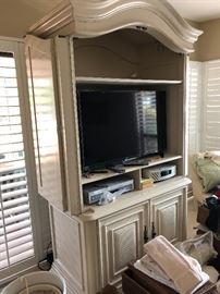 Gainey pots, white woven mid century bedroom set