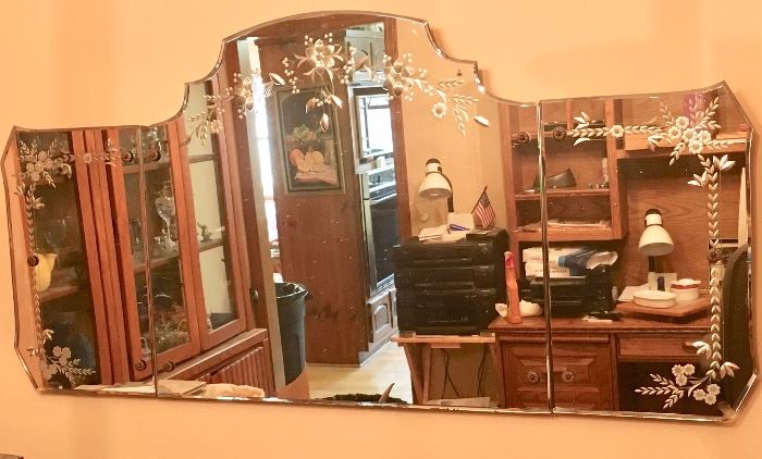 Three-piece mirror with etching