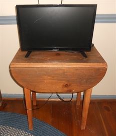Small drop leaf pine table with flat screen TV