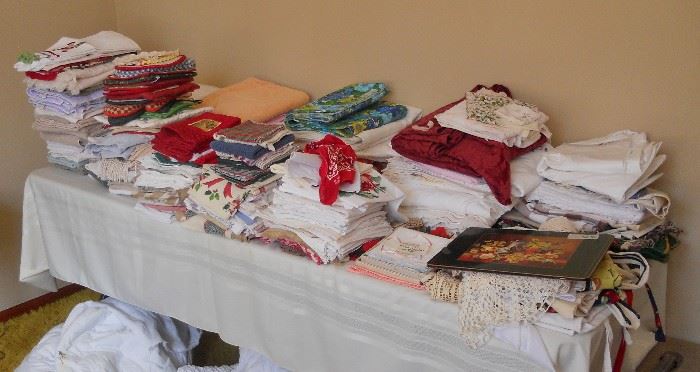 Large variety of linens