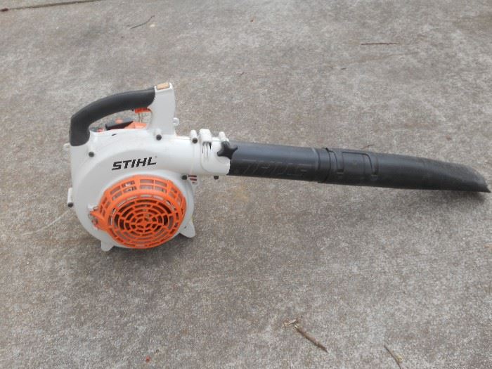 Stihl gas powered leaf blower Model SH 85C