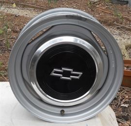 4 General Motors 14" by 6" factory steel rims 5 lug rims with hub caps (Chevrolet, like new)