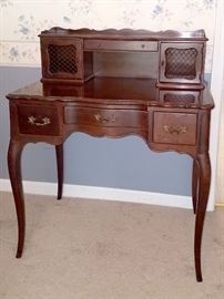 Cute vintage desk
