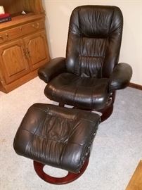 Pleather stressless chair and ottoman (see next pic for damage)...