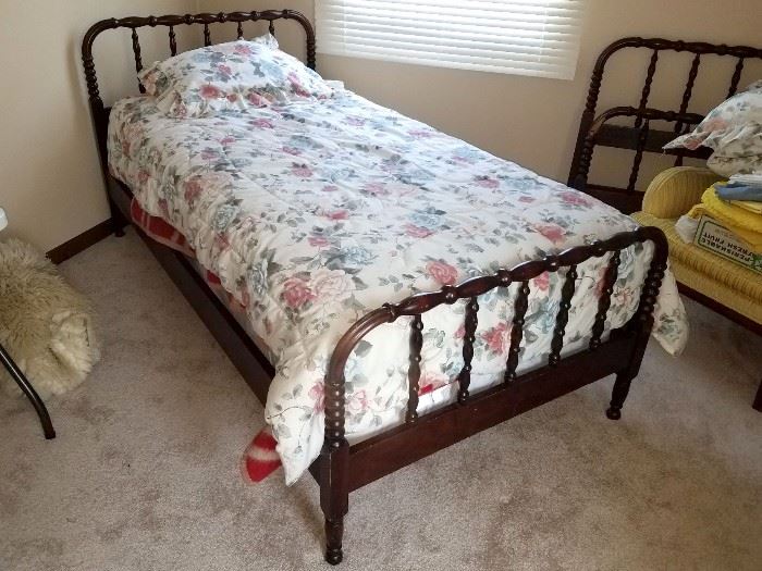 Two twin Jenny Lind beds