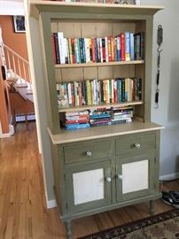 Bookcase/cabinet