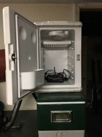 Hot/Cold Electric Cooler