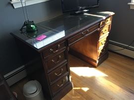 Slogh Desk