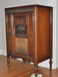 Atwater Kent - Model 75. Works. Radio and Record Player