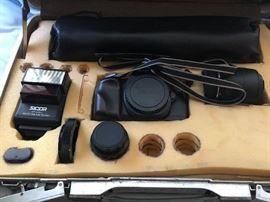 Canon EOS 850 camera with accessories and case