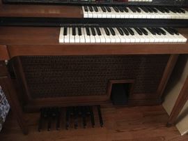 LOWREY Symphonic Holiday organ with Upper Lower Board keyboard;  with bench and starter music books
