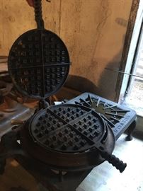 Antique Griswold No 9 cast iron waffle maker