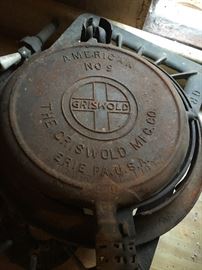 Antique Griswold No 9 cast iron waffle maker