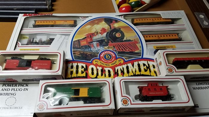 Old Timer train and track w/4 extra cars
