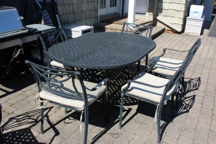 Oval Patio Table and Chairs