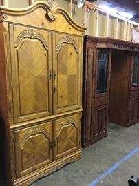 Entertainment Armoire and Lit Unit