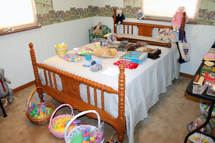 Full bed with mattress - Easter items