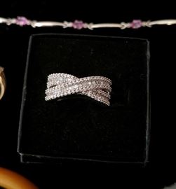10K white gold / diamonds ring
