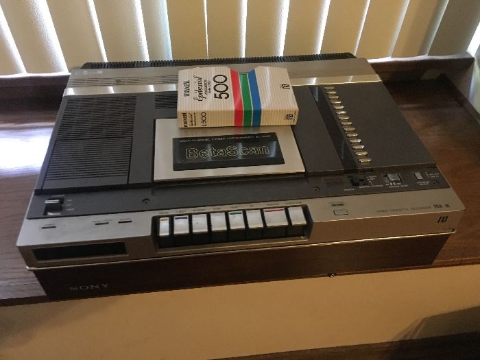 A Betamax video tape machinelike new! Also lots of tapes available...