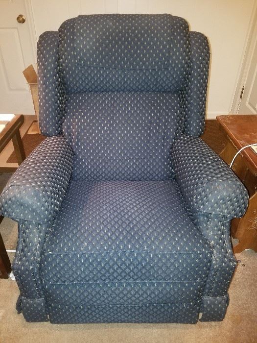 La-Z-Boy Recliner (matches  the other)