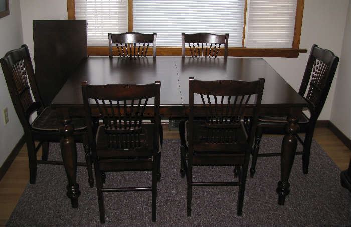 Dining table/6 chairs/1 leaf