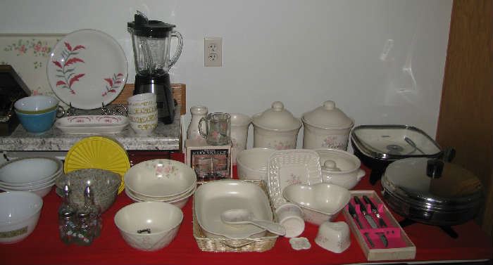 Pfaltzgraff and other kitchen items