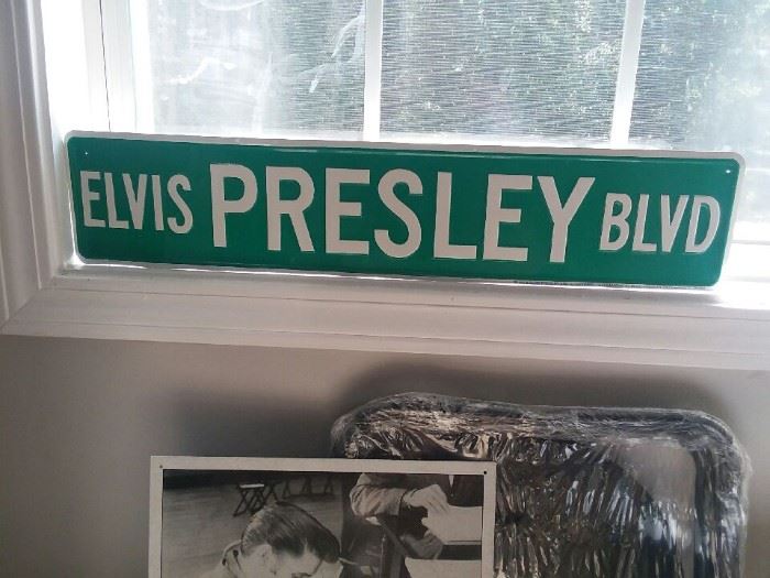 We have "Elvis Presley Blvd" here...well not everything, but a good selection. More pictures to be posted!