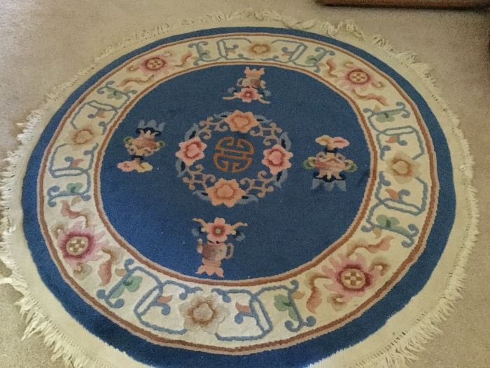 Round Chinese design hand made rug
