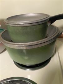 "Avacado Green" Club Aluminum pot and dutch oven. 