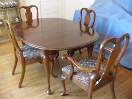 Table with 6 Chairs & 2 Leaves