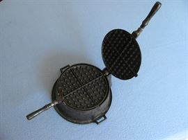 Stover Cast Iron Waffle Iron