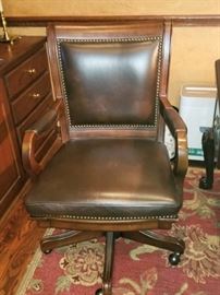 NICE leather office chair with nailhead detail