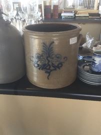 4 gallon salt glaze Worcester crock with Indigo decoration - 1800s