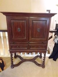 Wine cabinet with barley twist legs