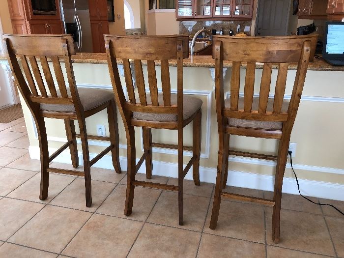 4 matching bar stools
