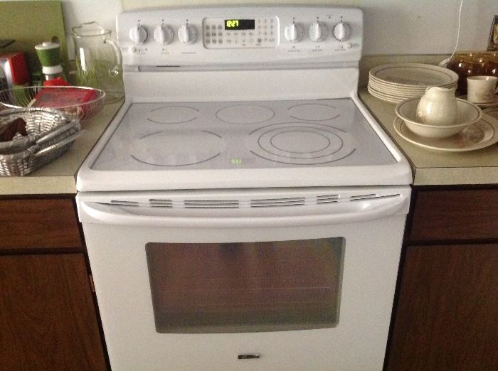Clean glass top electric stove