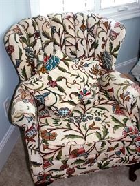 VINTAGE HICKORY CREWEL CHAIR EMBROIDERED WINGBACK WITH 2 PILLOWS