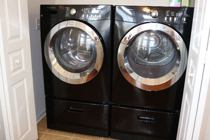 Frigidaire Affinity Frontload  Washer and Dryer with Riser Drawers.   Works Great!