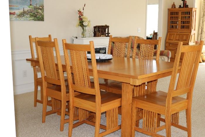 Amish made White Oak Dining Table with 2 Leaves (not shown) and 6 Chairs.  In Excellent Condition