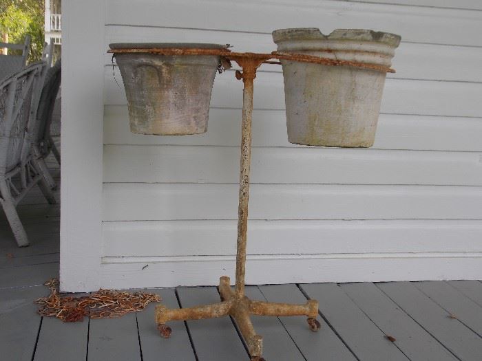 ANTIQUE METAL STAND