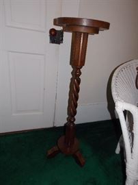 ANTIQUE LAMP STAND