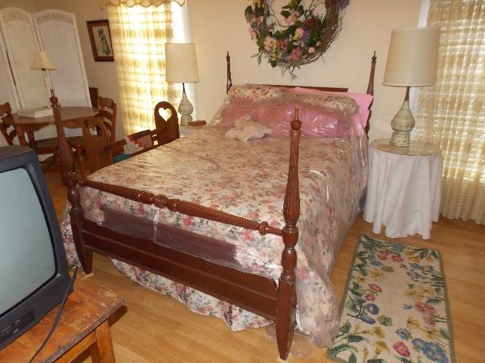 ANTIQUE POSTER BED