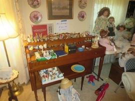 VERY NICE SPINET PIANO 