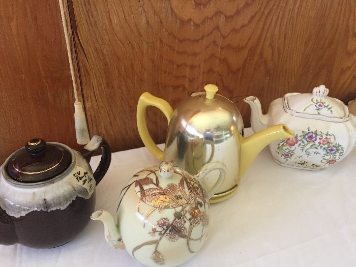 hall tea pot , windsor , japan-  love tea pots  