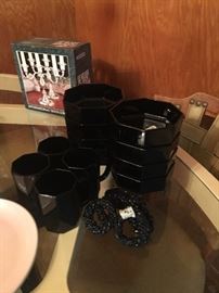 france -black  bowls and mugs set 