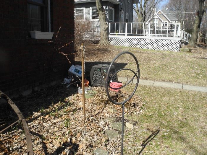 Hose spinner decor