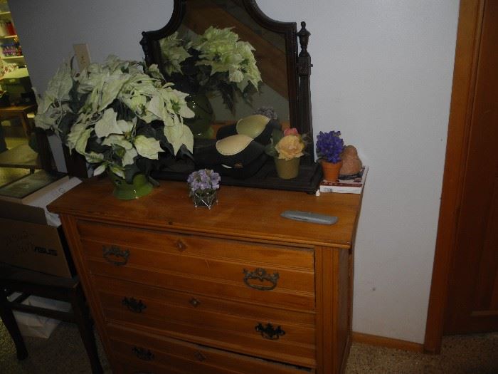 Nice small commode