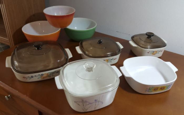 FKT008 Vintage Pyrex Bowls, Corning Ware Dishes & More
