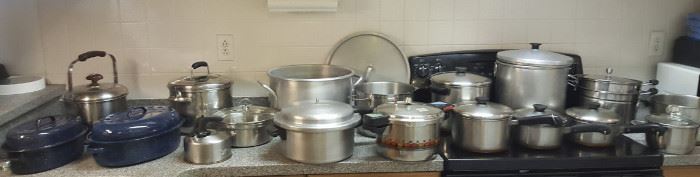 FKT019 Huge Assortment of Pots & Pans
