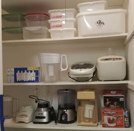 FKT020 Large Assortment of Kitchen Appliances & Plastic Containers
